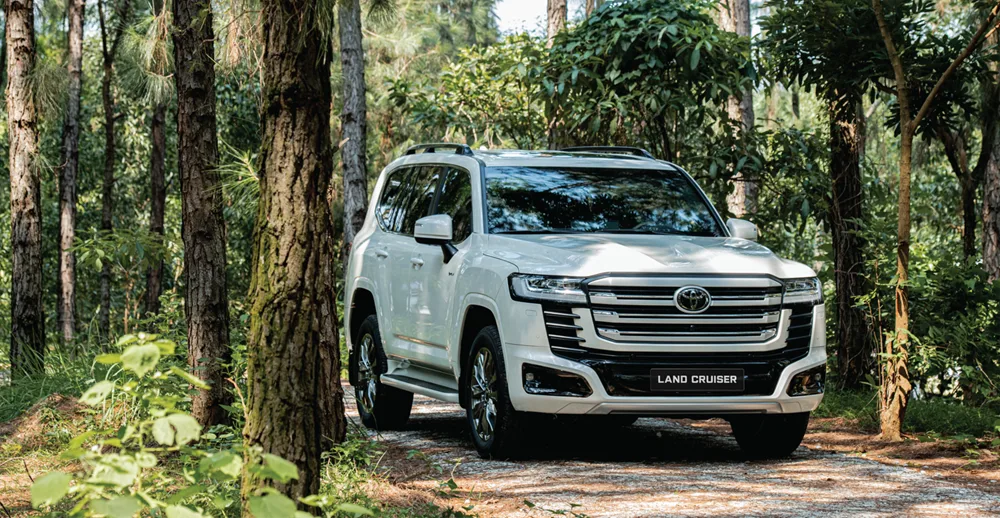 Ảnh ngoại thất Land Cruiser HEV từ Toyota Việt Nam